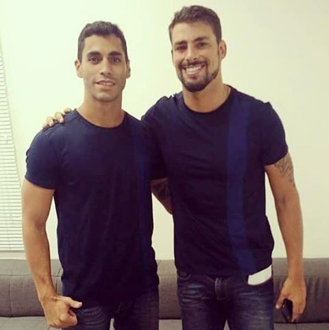 Pedro Henrique com Cauã Reymond na época de A Regra do Jogo (Foto: Reprodução / Instagram)