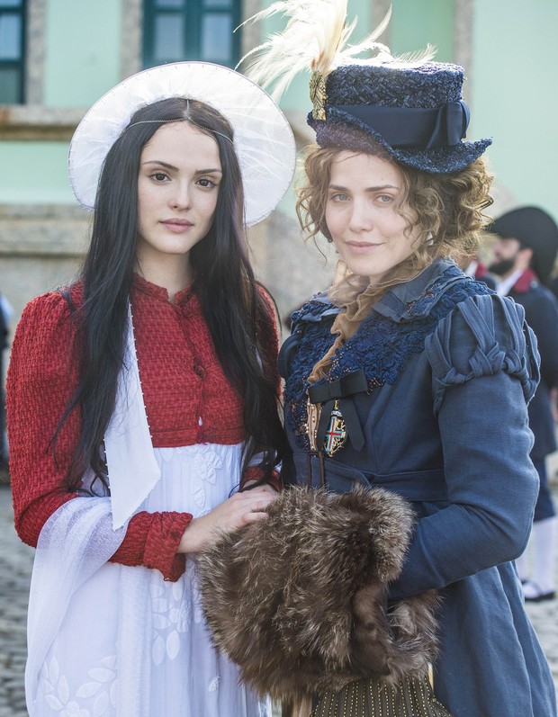 Isabelle Drummond e Leticia Colin como Ana e Leopoldina em Novo Mundo (Foto: Globo/Mauricio Fidalgo)