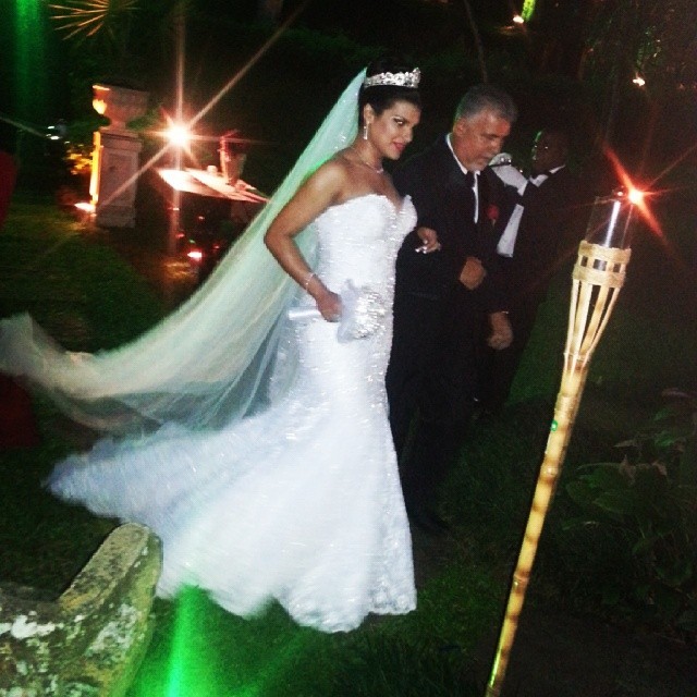 Juliane Almeida em cerimônia de casamento (Foto: Reprodução/Instagram)