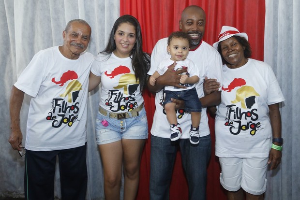 Nando Cunha com a família reunida (Foto: Roberto Filho/Ag News)