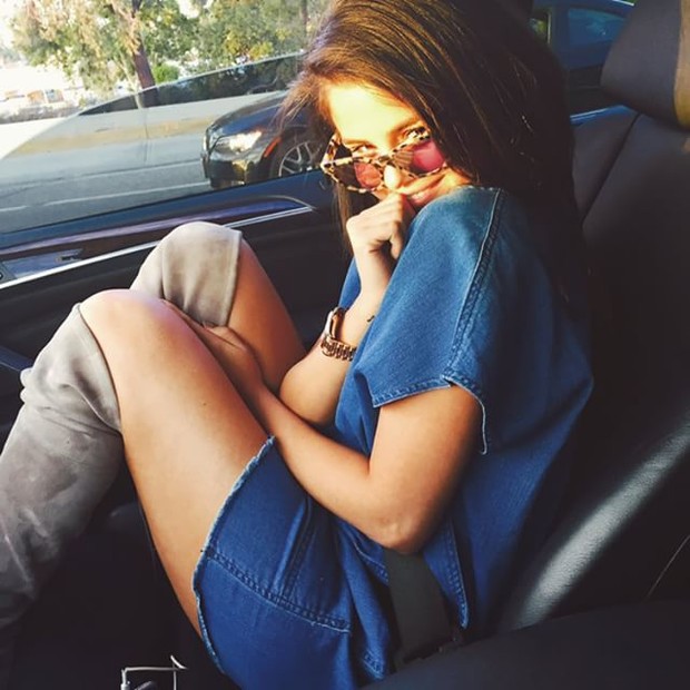 Selena Gomez posa de look curtinho (Foto: Instagram/ Reprodução)