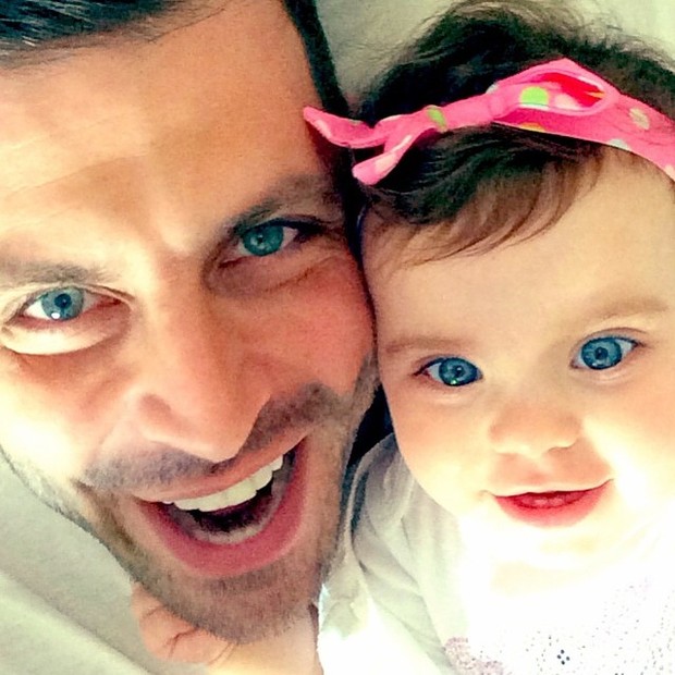Henri Castelli com a filha (Foto: Instagram / Reprodução)