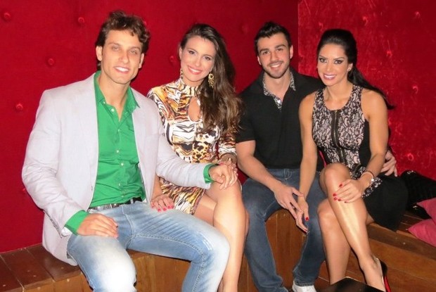Elieser, Kamilla, Graciella Carvalho e o namorado (Foto: Paduardo e Fernanda Thomaz / Agnews)