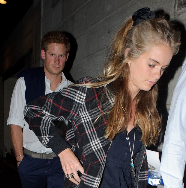 Principe Harry e a namorada Cressida Bonas  (Foto: AKM-GSI BRASIL / Splash News)