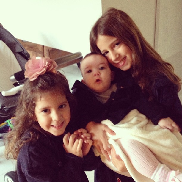 Vera Viel posta foto das filhas (Foto: Instagram/Reprodução)