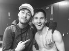 Neymar posta foto com Messi e diz: 'Com o melhor do mundo'