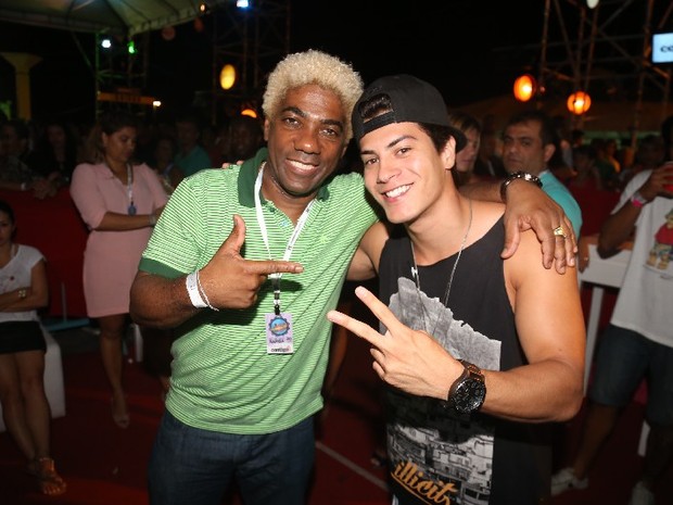 Ivo Meirelles e Arthur Aguiar em show em Salvador, na Bahia (Foto: Fred Pontes/ Divulgação)