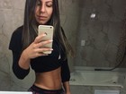 Andressa Ferreira mostra barriga definida e brinca sobre meta de corpo