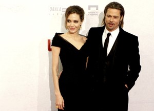 Angelina Jolie e Brad Pitt chegam para a pré-estreia de seu novo filme (Foto: Agência/Reuters)