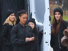 Rihanna roda novas cenas de filme com Sandra Bullock