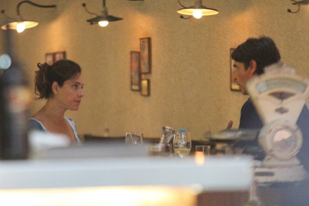 Christiane Torloni em restaurante na Zona Sul do Rio (Foto: Rodrigo dos Anjos/ Ag. News)