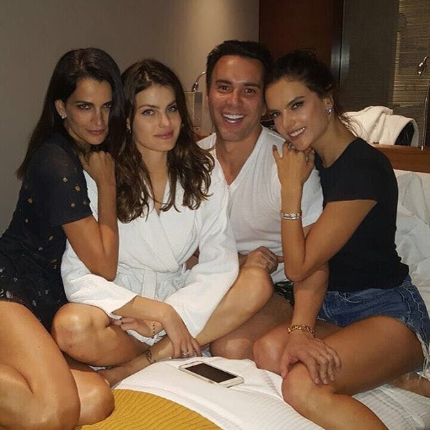 Fernanda Motta, Isabeli Fontana, Matheus Mazzafera e Alessandra Ambrósio (Foto: Reprodução / Instagram)