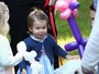 Princesa Charlotte e príncipe George roubam cena em festa infantil  