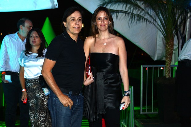 Tom Cavalcante e a mulher no show de Elton John em São Paulo (Foto: Iwi Onodera / EGO)
