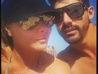 Viviane Araújo posa com namorado na praia: 'Hoje resolvi fazer algo diferente'