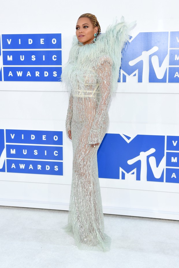 Beyonce brilha no tapete vermelho o VMA 2016 da MTV (Foto: Getty Image)