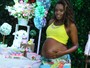 Grávida, Roberta Rodrigues exibe o barrigão em chá de bebê para a filha