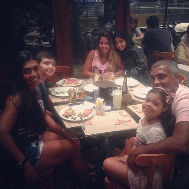 Romário com a família (Foto: Reprodução/Instagram)