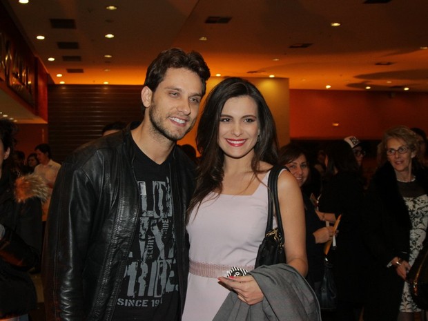 Ex-BBBs Eliéser e Kamilla em pré-estreia de filme em São Paulo (Foto: Paduardo/ Ag. News)