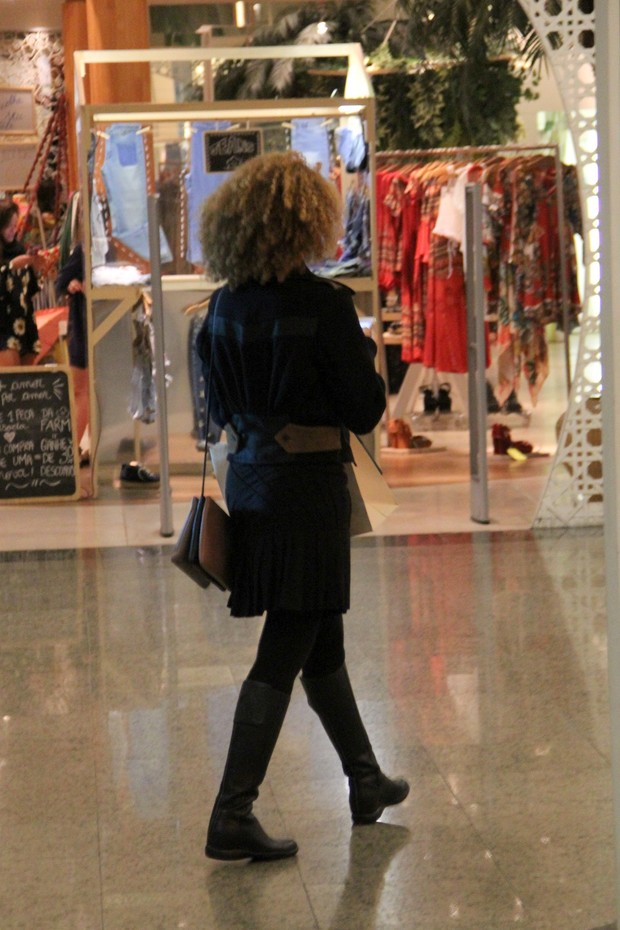 Tais Araujo no shopping (Foto: J.Humberto \ AgNews )