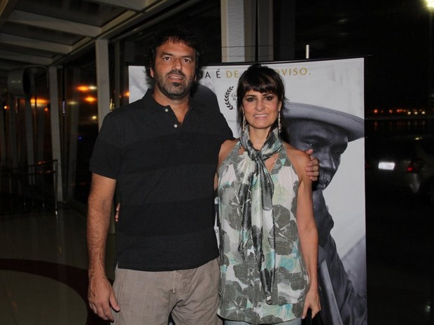 Fernanda Abreu e o namorado, Tuto Ferraz, em pré-estreia de filme na Zona Sul do Rio (Foto: Anderson Borde/ Ag. News)