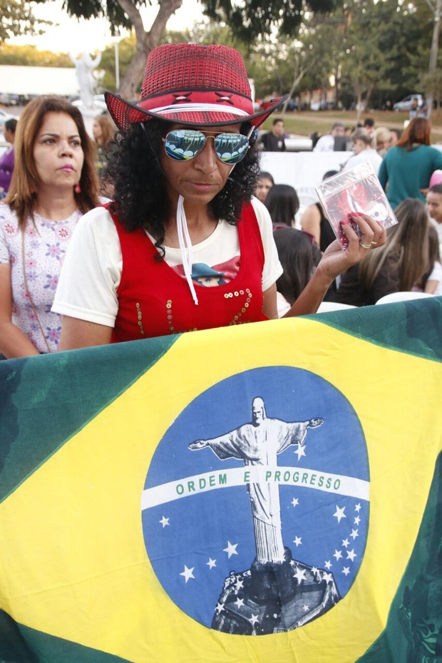 Missa em homenagem a Cristiano Araújo reúne fãs em Itumbiara, GO ::  Notícias de MT