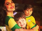 Juliana Paes torce em família pela seleção: 'Pra cima deles Brasil'.