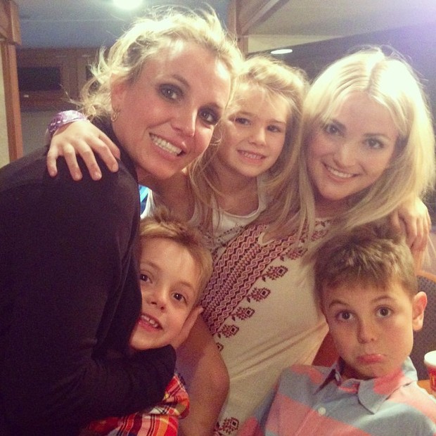 Britney Spears com os filhos, Sean Preston e Jayden James, e a irmã Jamie Lynn Spears (Foto: Instagram/ Reprodução)