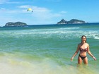Adriana Birolli dá mergulho em praia do Rio: 'Ai que delícia!'