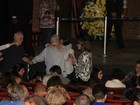 Famosos chegam ao velório de José Wilker no Teatro Ipanema, na Zona Sul