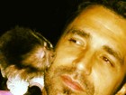 Latino ganha beijo de macaco: 'Meu mais novo amiguinho'