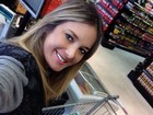 Ticiane Pinheiro faz compras em supermercado 