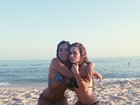 Petra Mattar e Giovanna Antiorio posam de biquíni em praia: 