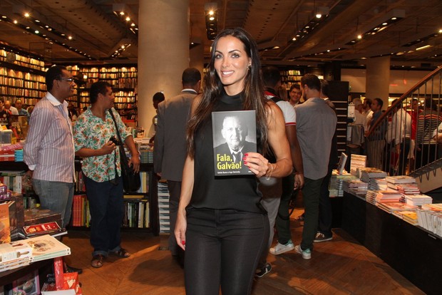 Carla Prata no lançamento da biografia de Galvão bueno no Rio (Foto: Thyago Andrade/Fotorio News)