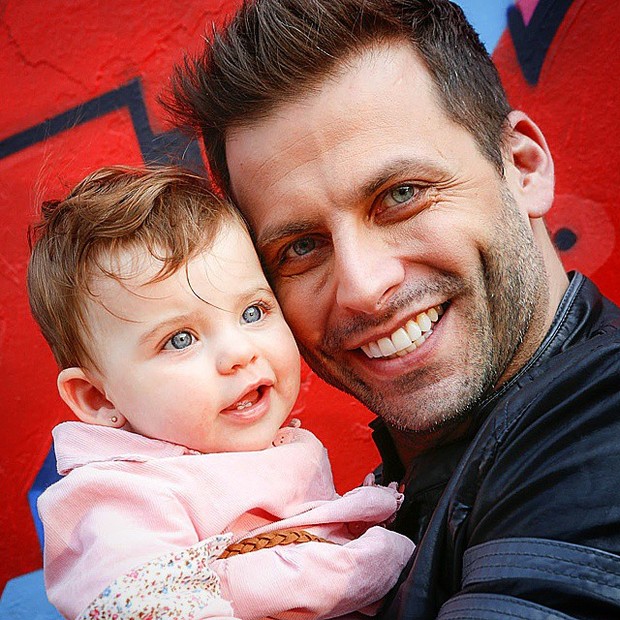 Henri Castelli e a filha (Foto: Reprodução/ Instagram)