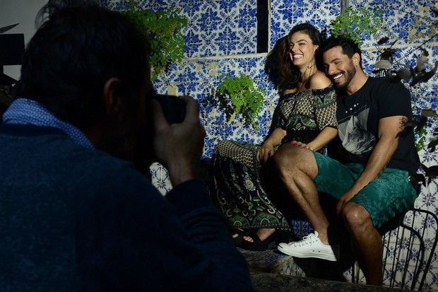 Isis Valverde posa com Uriel Del Toro (Foto: Roberto Teixeira/ EGO)