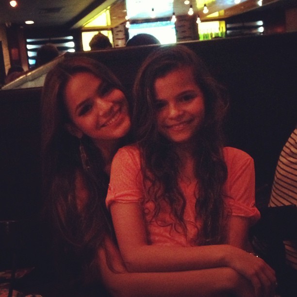 Bruna Marquezine com a irmã (Foto: Instagram / Reprodução)