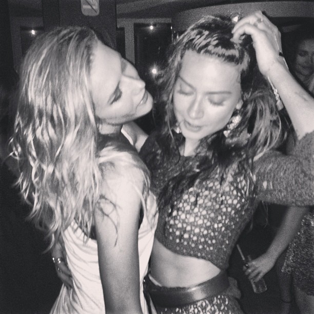 Fiorella Mattheis e Thaila Ayala em festa no Rio (Foto: Instagram/ Reprodução)