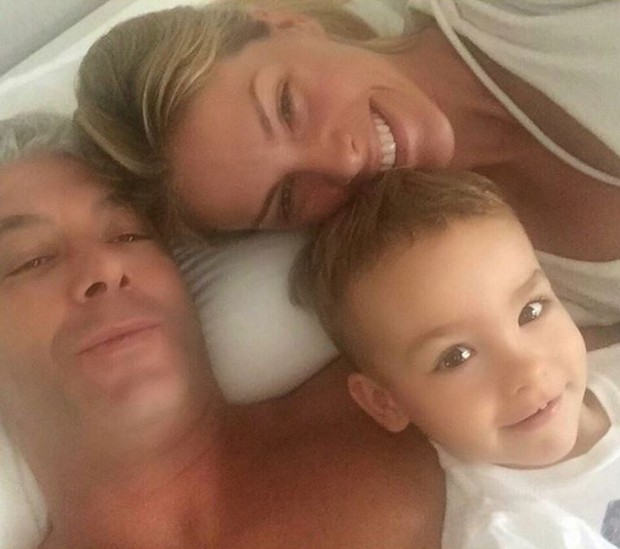  Ana Hickmann com o marido e filho (Foto: Instagram / Reprodução)