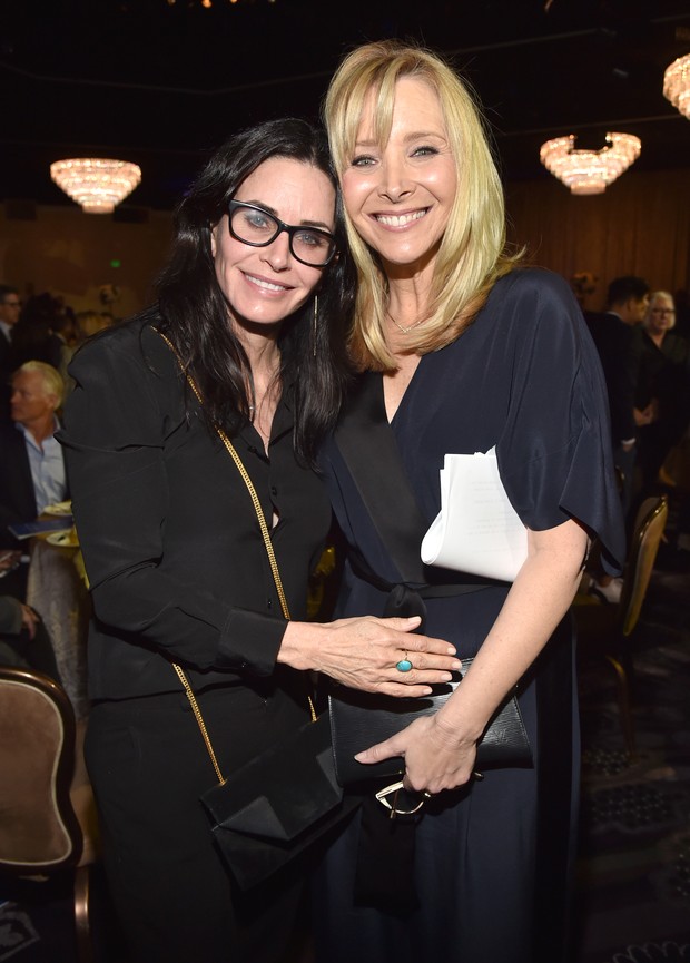 Courteney Cox e Lisa Kudrow em evento beneficente em Los Angeles, nos Estados Unidos (Foto: Alberto E. Rodriguez/ Getty Images/ AFP)