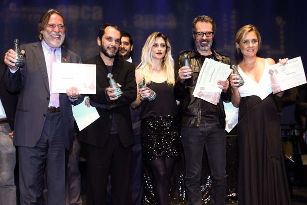 Equipe da novela "Avenida Brasil" recebe prêmio em Sâo Paulo (Foto: Manuela Scarpa/ Foto Rio News)