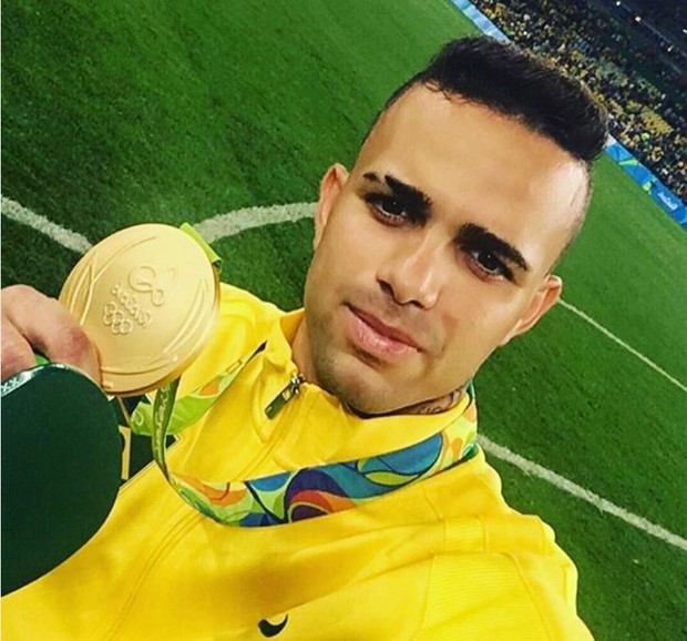 Luan Guilherme com a medalha de ouro na Rio 2016 (Foto: Reprodução/Instagram)