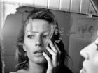 Gisele Bündchen posa sexy em frente ao espelho