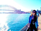 Selena Gomez posa em ponto turístico de Sydney