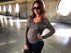 Solange Almeida exibe gravidez em Brasília: 'Cheguei'