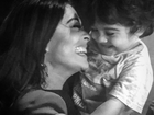 Juliana Paes registra momento de carinho com o filho caçula