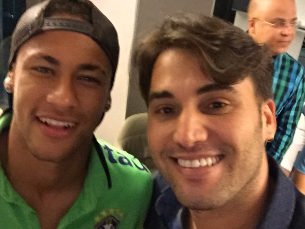 Cantor Tayrone e Neymar em Salvador, na Bahia (Foto: Divulgação)