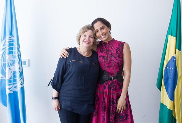 Ao lado da representante da entidade, Nadine Gasman, Camila Pitanga é nomeada Embaixadora Nacional da Boa Vontade da ONU Mulheres Brasil (Foto: Bruno Spada/ONU Mulheres)