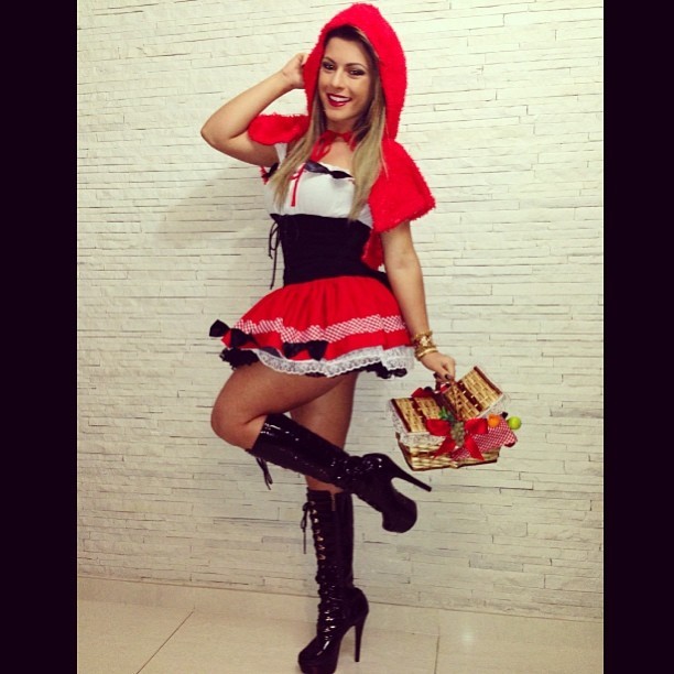 Babi Rossi se veste de Chapeuzinho Vermelho para festa à fantasia (Foto: Reprodução/ Instagram)