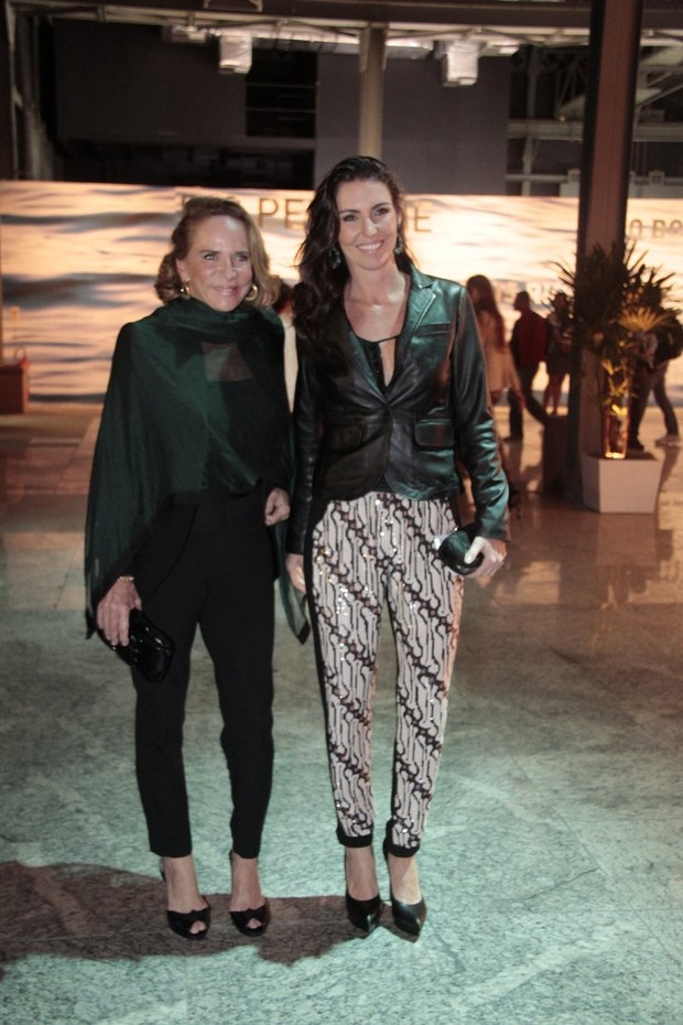 Lenny Niemeyer e Glenda Kozlowski no Fashion Rio (Foto: Isac Luz / EGO)